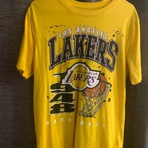 Los Angeles Lakers shirt Yellow. Size Mens Medium.